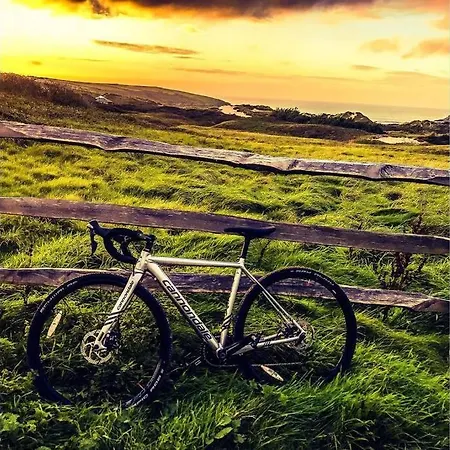 ** Beautiful Scenery - Cyclists & Walkers Dream ** Log Burner ** Peaceful Hamlet ** Redruth