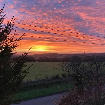 Holiday home ** Beautiful Scenery - Cyclists & Walkers Dream ** Log Burner ** Peaceful Hamlet ** Redruth